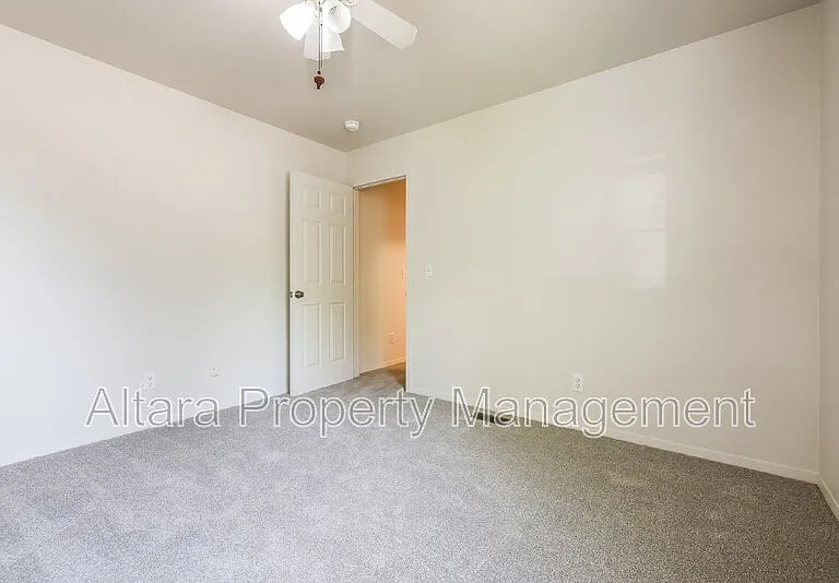 935 Terry St — Photo 7