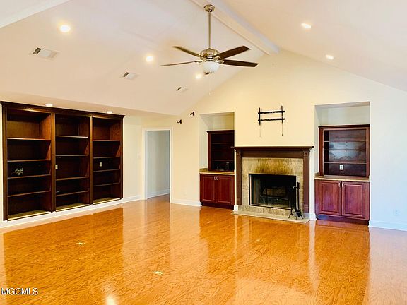 4th image of 215 Fernwood Dr