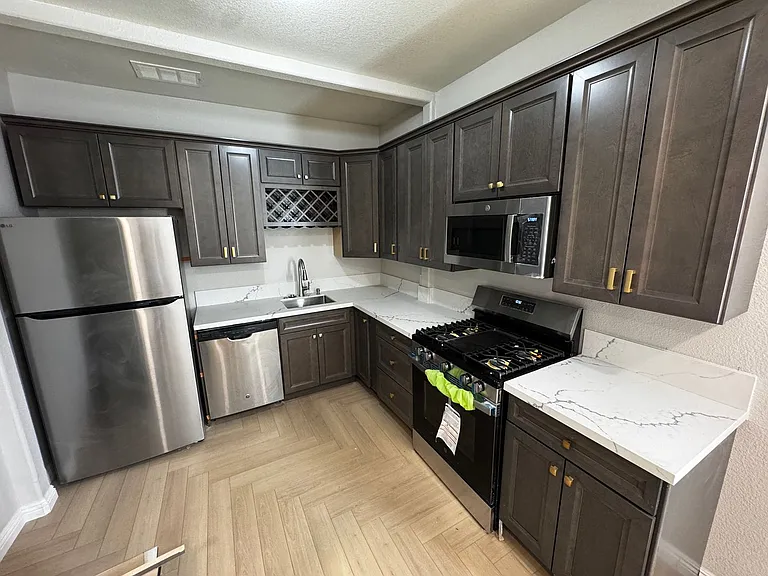 29216 Azara St — Photo 2