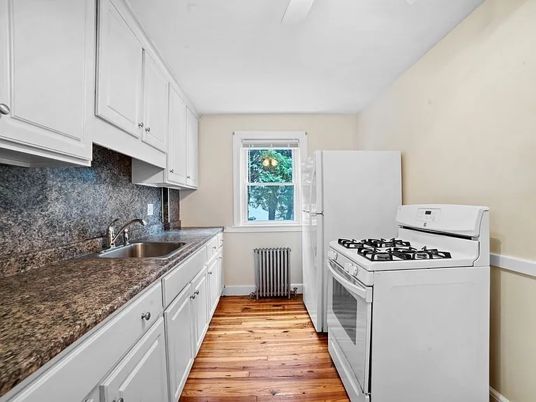 431 Adams St #3 — Photo 1