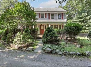 9 Brady St, Waldwick, NJ 07463