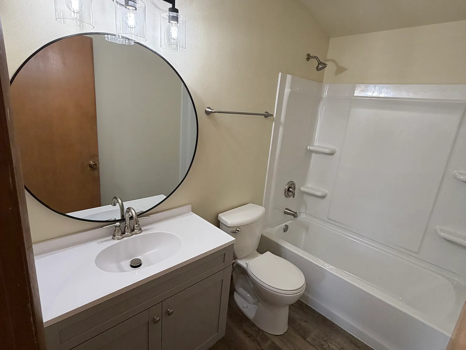 1 bed, 1100 sqft, $1,400 — Photo 3