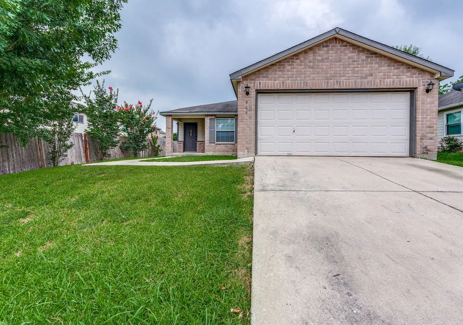 Single-Story 3-Bedroom In Cibolo — Photo 2