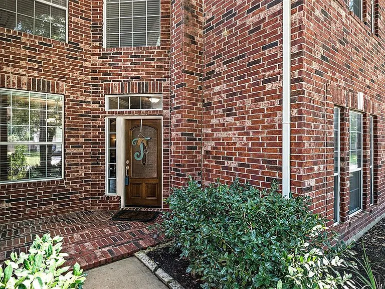 2 Hollow Glen Pl — Photo 3