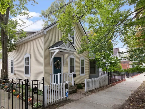 2581 W 11th St, Cleveland, OH 44113