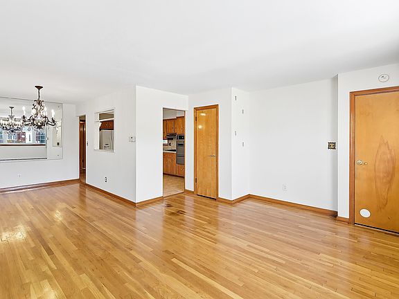 5th image of 382 Cator Ave