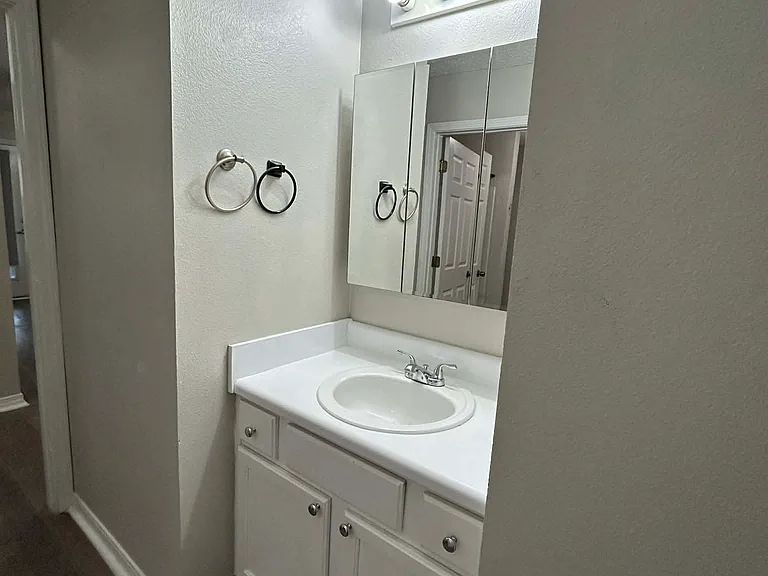 2329 Trailwood Dr — Photo 10