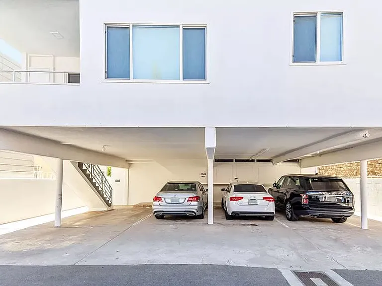 153 S Palm Dr #5 — Photo 11