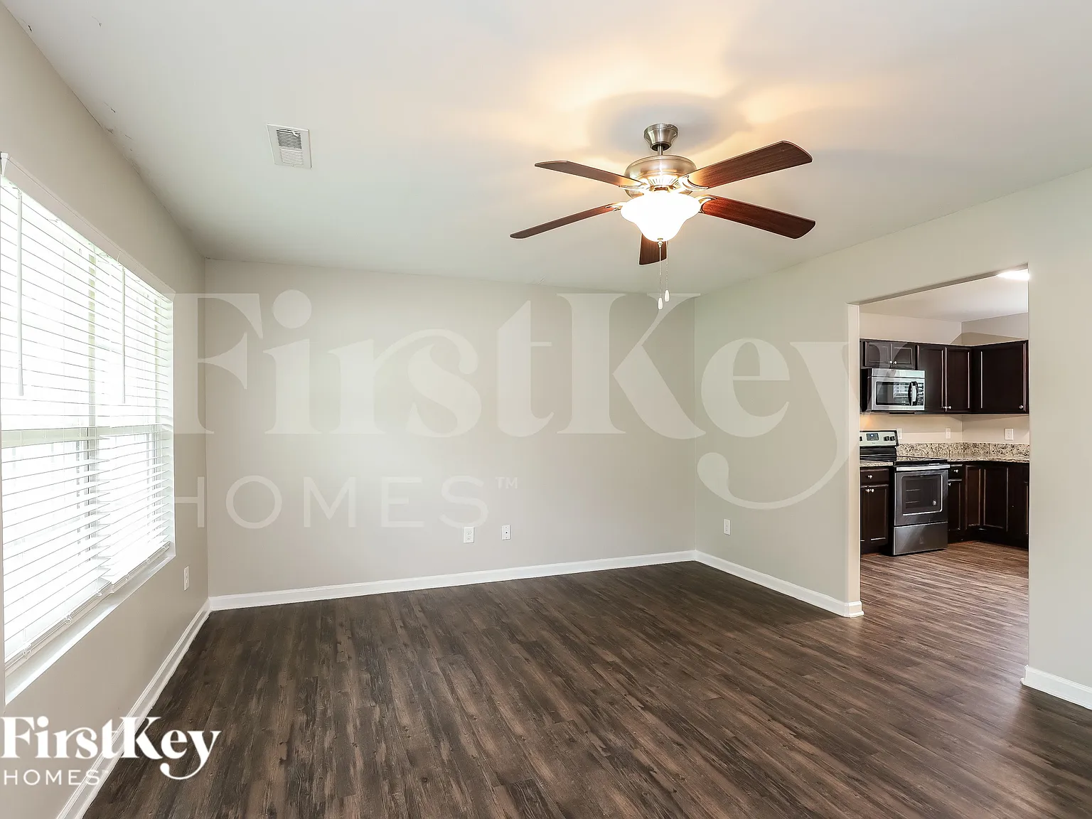 4 bed, 2.5 bath, 1601 sqft, $1,910 — Photo 4