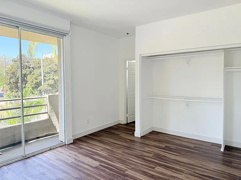8715 Burton Way - Urban Feel Charming 2 bed 2 bath — Photo 15