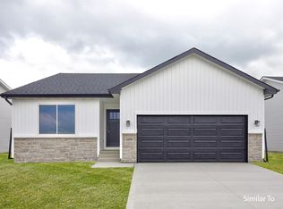 1047 NW Yorktown Dr, Waukee, IA 50263