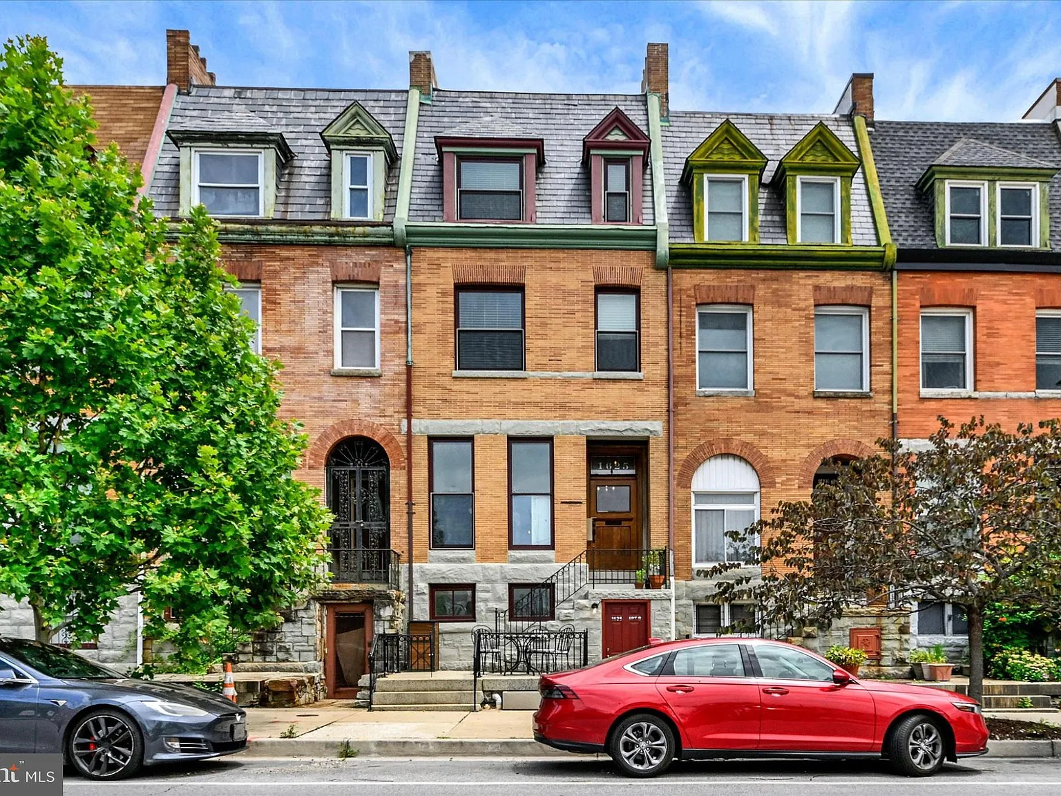 1 bed, 1.0 bath, 1100 sqft, $1,900 — Photo 2