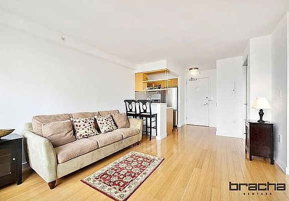 4th image of 100 W 39th St APT 38H