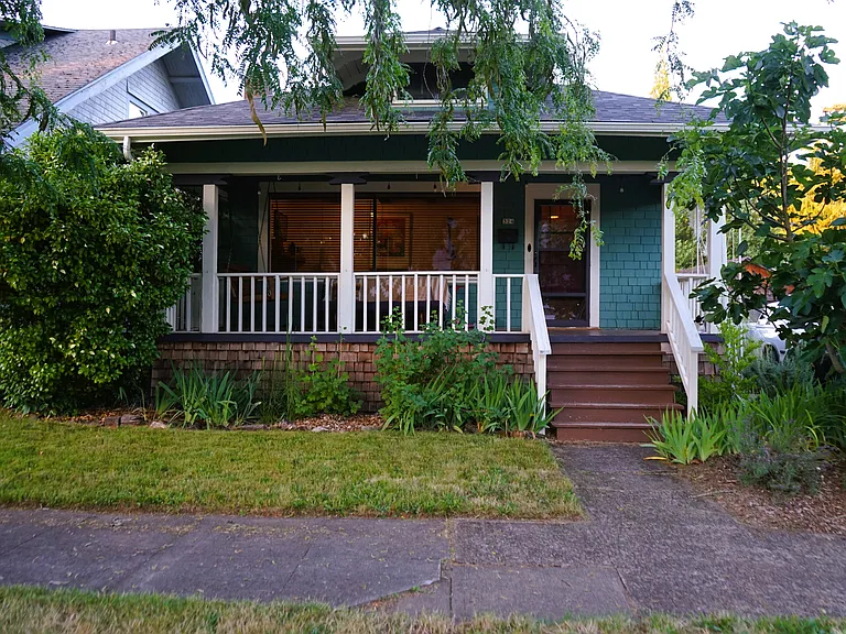 324 NE 84th Ave — Photo 1