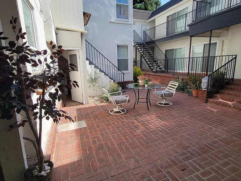 473 S Roxbury Dr #3/4 — Photo 11