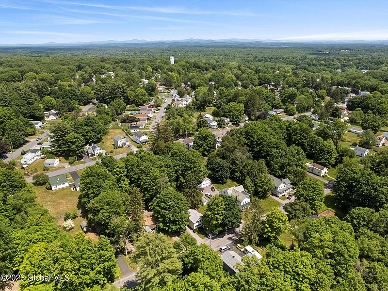 3rd image of 88 Maple Avenue