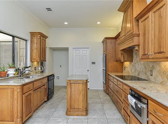 5th image of 1030 Kingston Dr