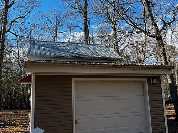 3rd image of 1832 Munden Point Rd