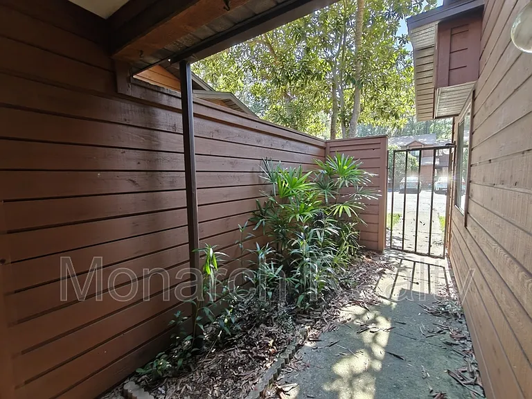 830 SW 56th Ter #830 — Photo 3