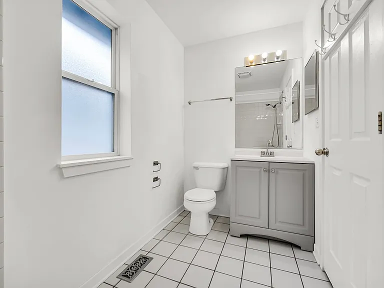 6419 S Kenwood Ave #2 — Photo 8
