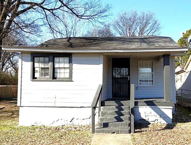 329 N College St — Photo 1