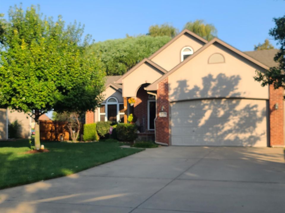 1st image of 2717 Rushwood Dr
