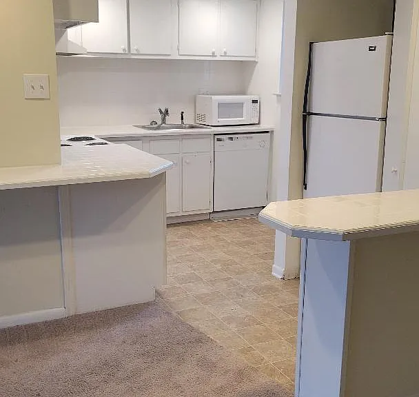 Eagle Court Apartments — Photo 9