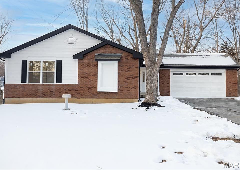 1st image of 398 Eagles Dr