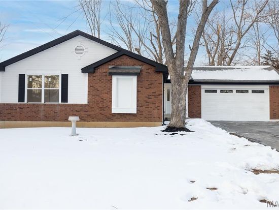 398 Eagles Dr, Saint Peters, MO 63376