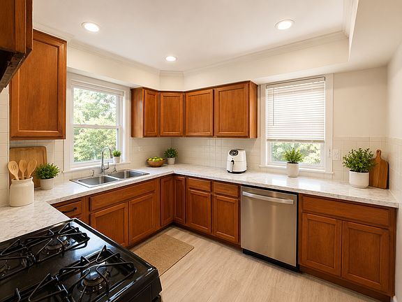 3rd image of 51 W Northrup Pl