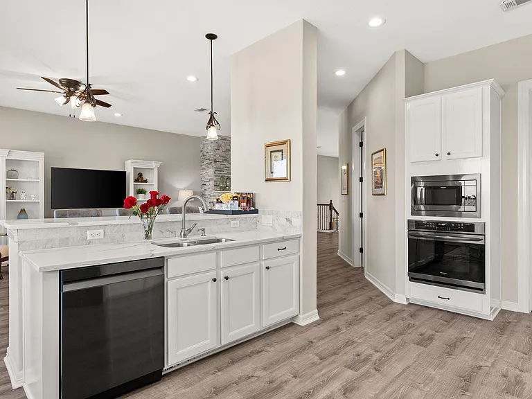 319 Lombardia Dr #21B — Photo 10