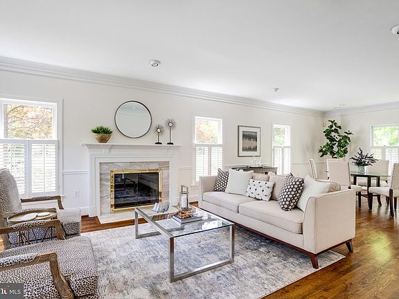 3rd image of 8001 Algarve St
