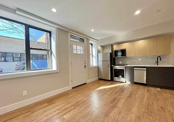 Rented by Reavis | media 18