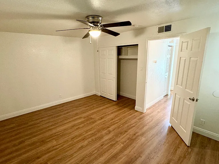 1005 W 5th St #204 — Photo 8