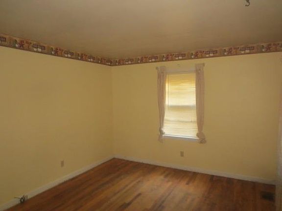 2nd image of 439 Carlisle Ave