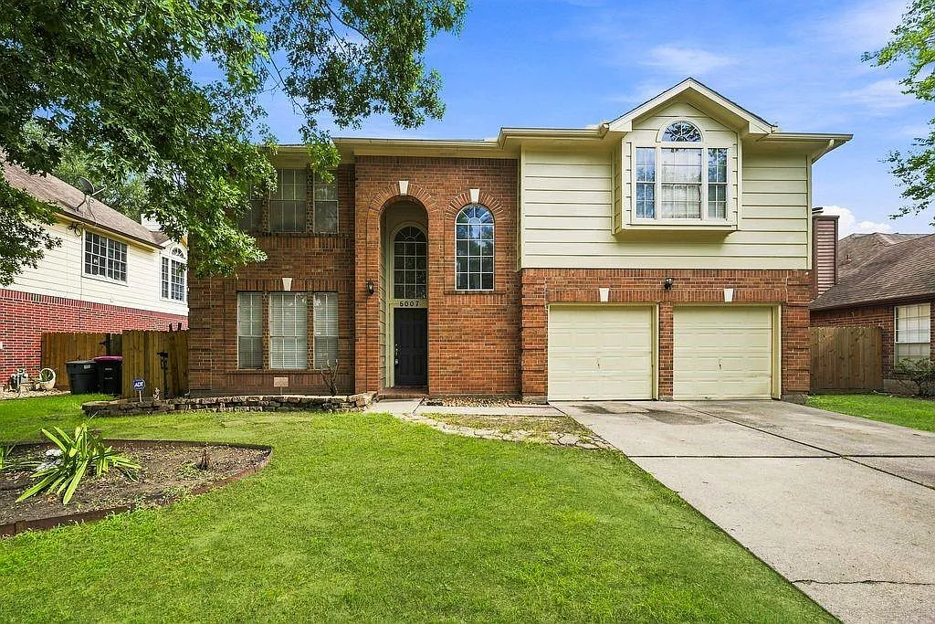 3 bed, 2.5 bath, 2276 sqft, $1,945 — Photo 1