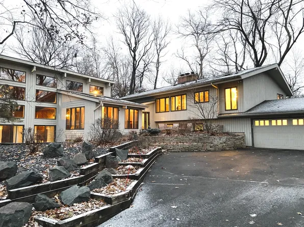 3 Sandpiper Ln, North Oaks, MN 55127