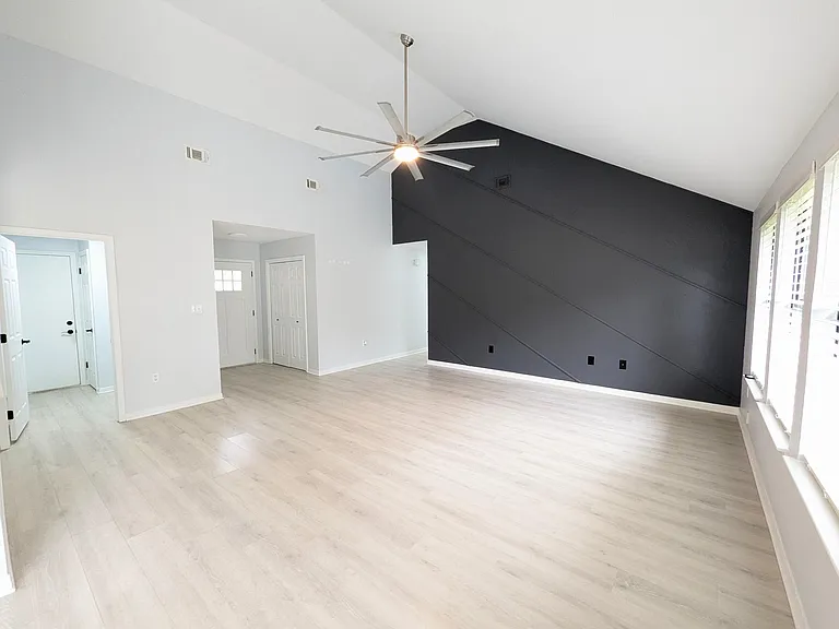 1837 Sunrise Dr — Photo 4