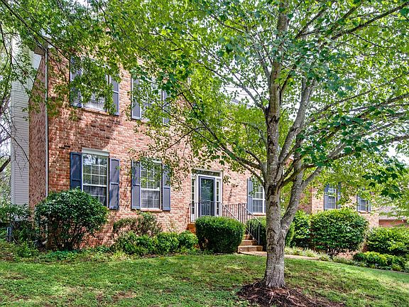 3rd image of 512 Welton Ct