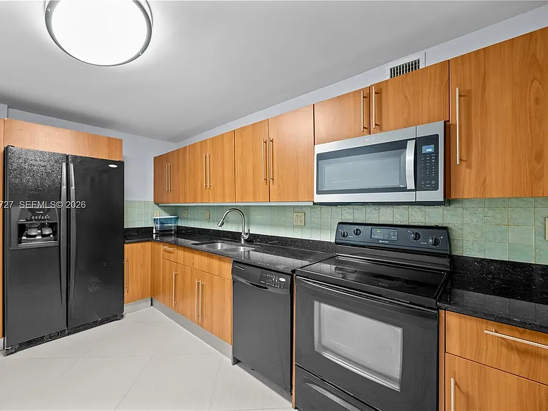 3001 S Ocean Dr #317 — Photo 7