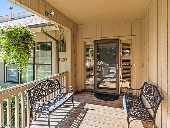 3rd image of 1307 Gilbrook Ct