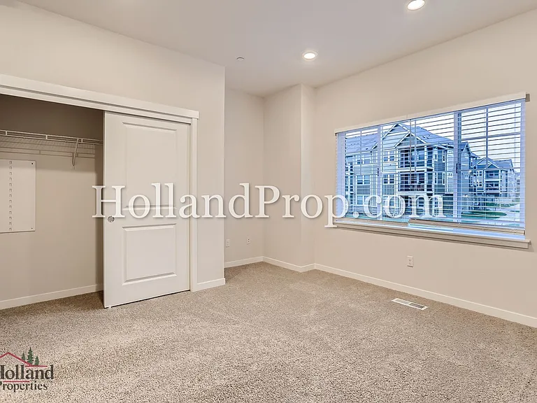 15974 NW Hosmer Ln — Photo 15