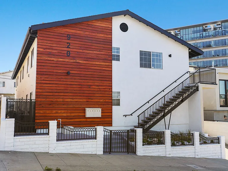 920 Everett St — Photo 10