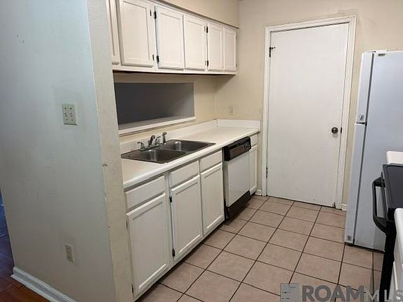 4th image of 155 Marilyn Dr