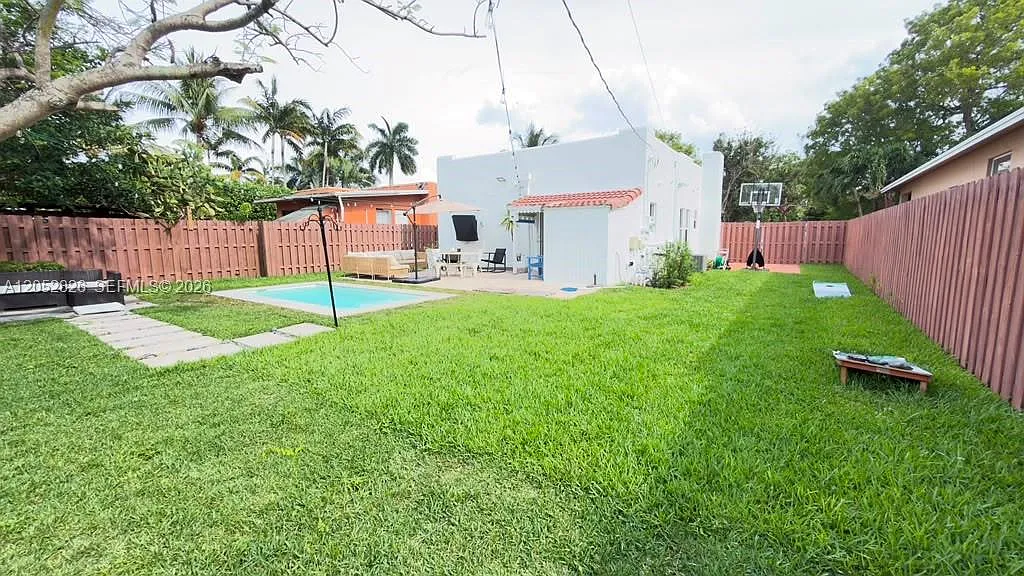 Dania Heights — Photo 1