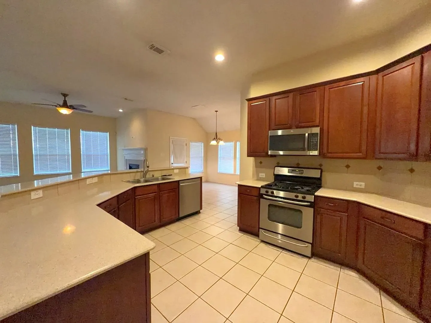 20007 Brackenton Crest Dr **Ask About Our No Cash Deposit Option — Photo 3