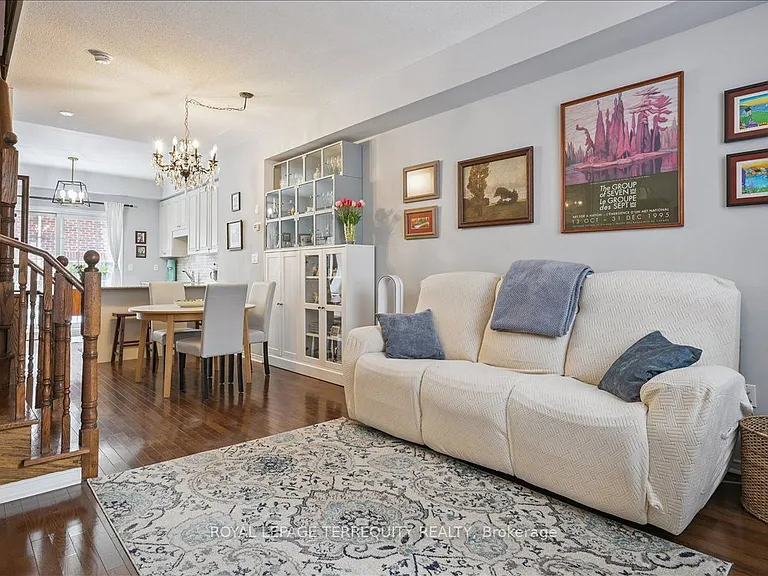 101 The Queensway #Townhouse 2 — Photo 6