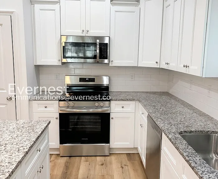 2126 2nd St — Photo 4