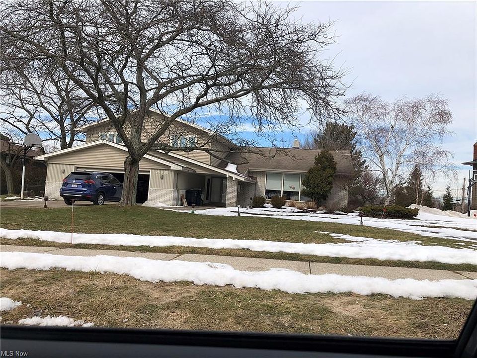 1st image of 25085 Bridgeton Dr