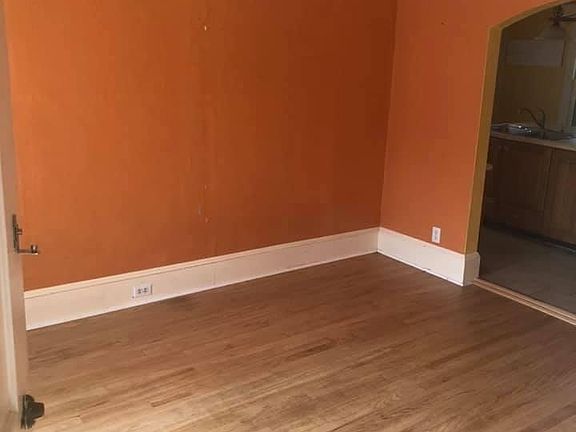 4th image of 11 Ballard St